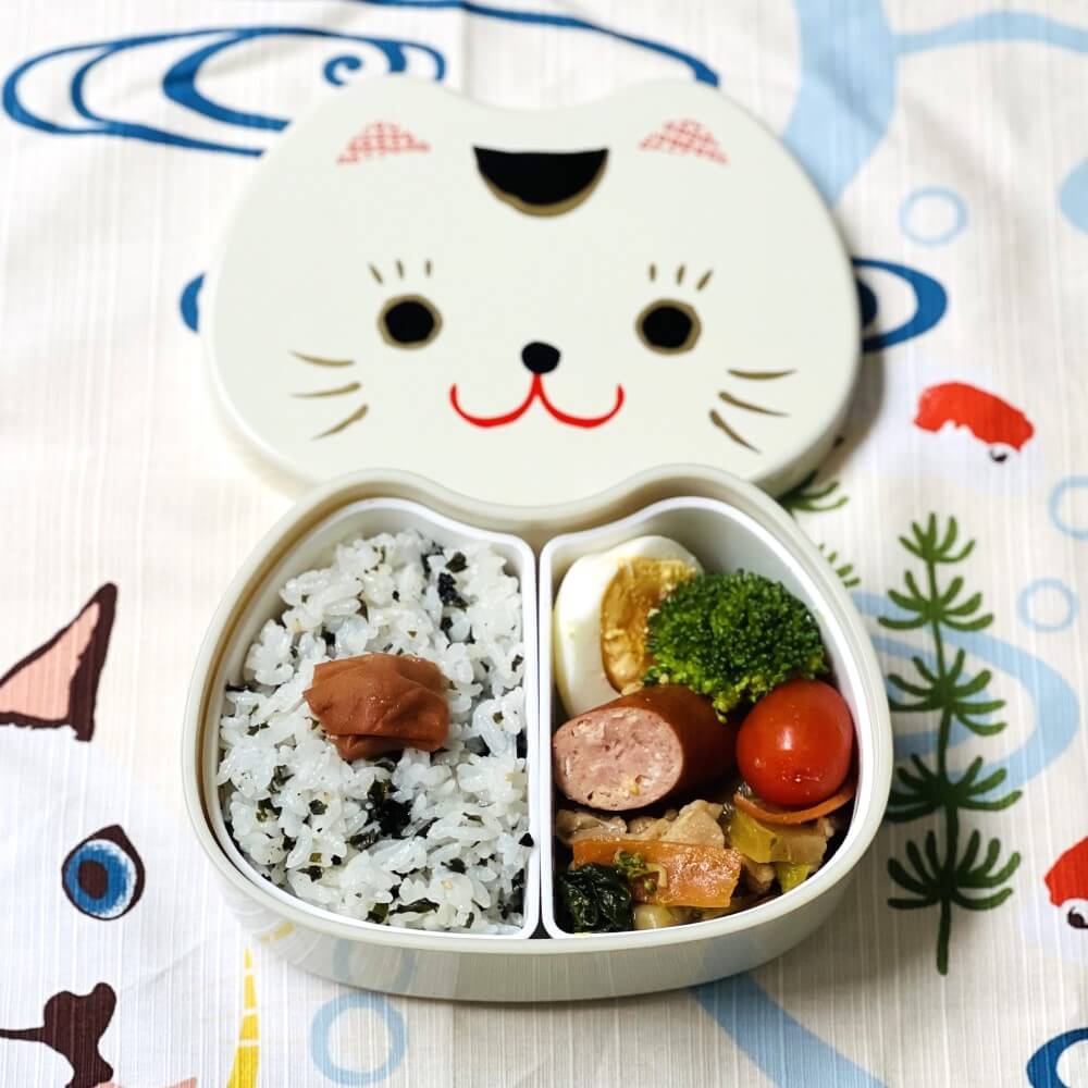 bento prepped in cat face bento box