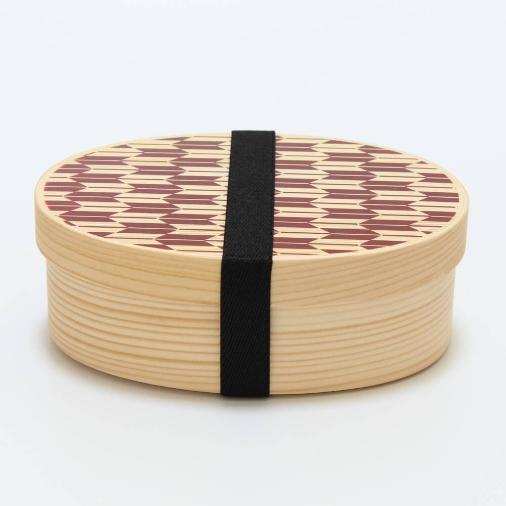 black bento band securing the red yabane magewappa bento box