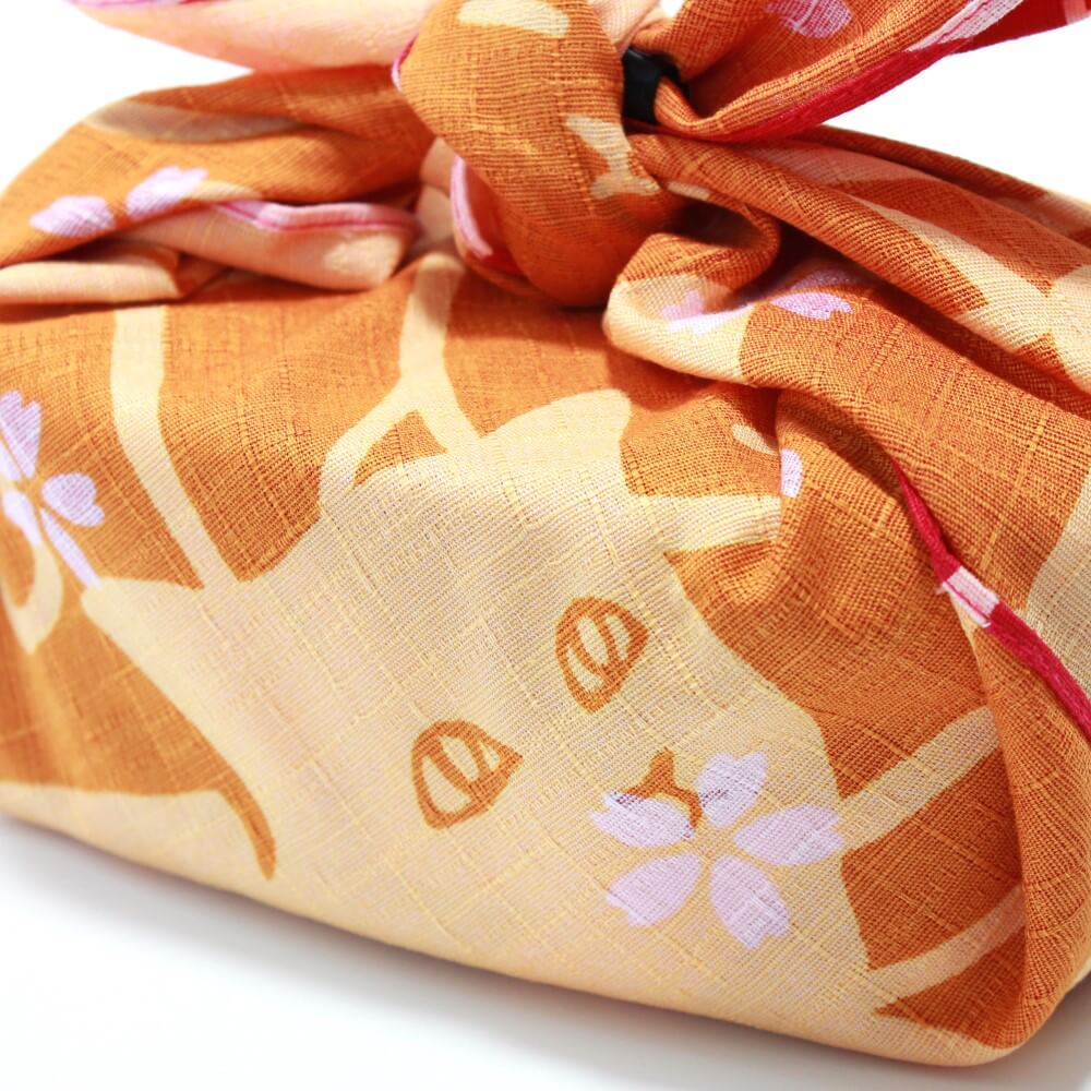 close up cat face 50cm cat puzzle furoshiki gold brown side