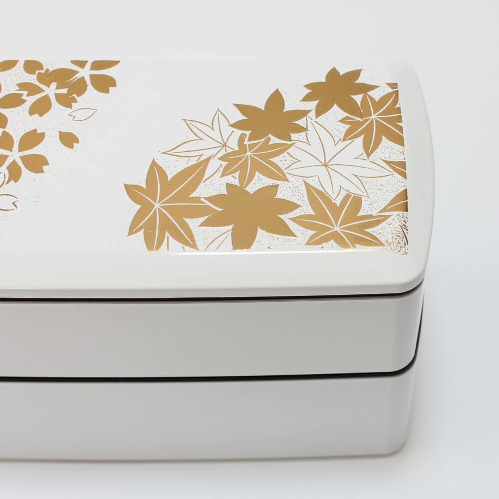 close up of lid showing momiji patterns of hanamaru white bento box
