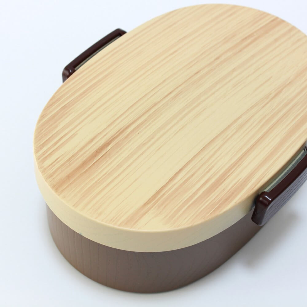 close up of lid of hinoki brown bento box showing wooden grain lines