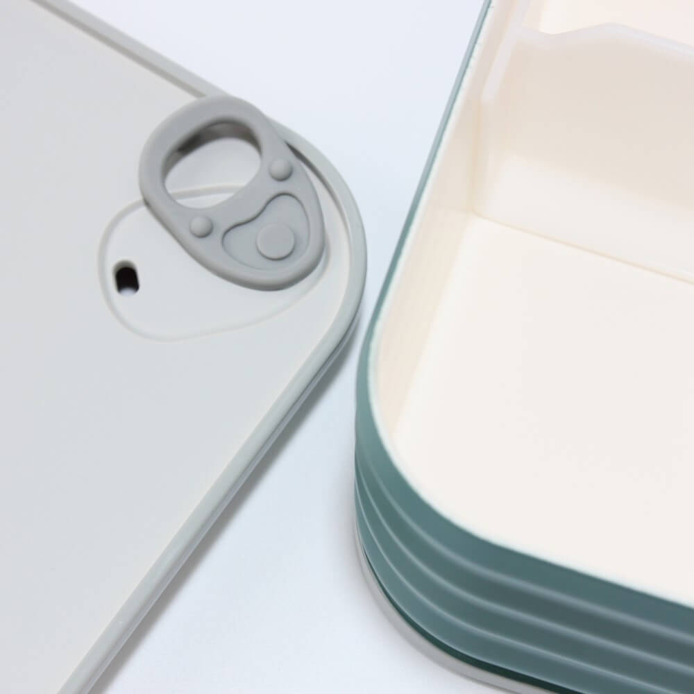 close up lid showing vent inside grey eatcan bento box