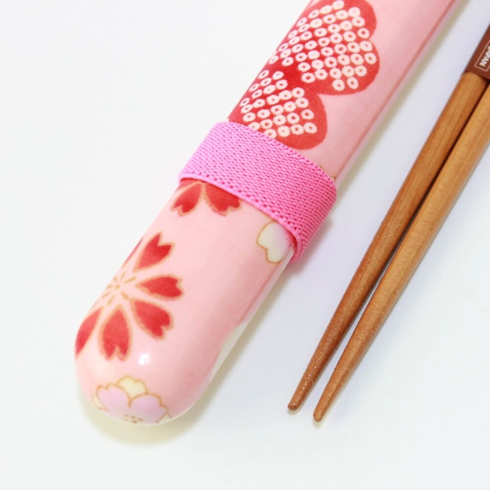 close up of lid and tip of chopsticks