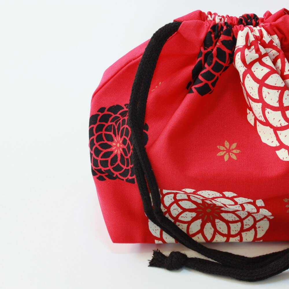 close up of momoka red bento lunch bag