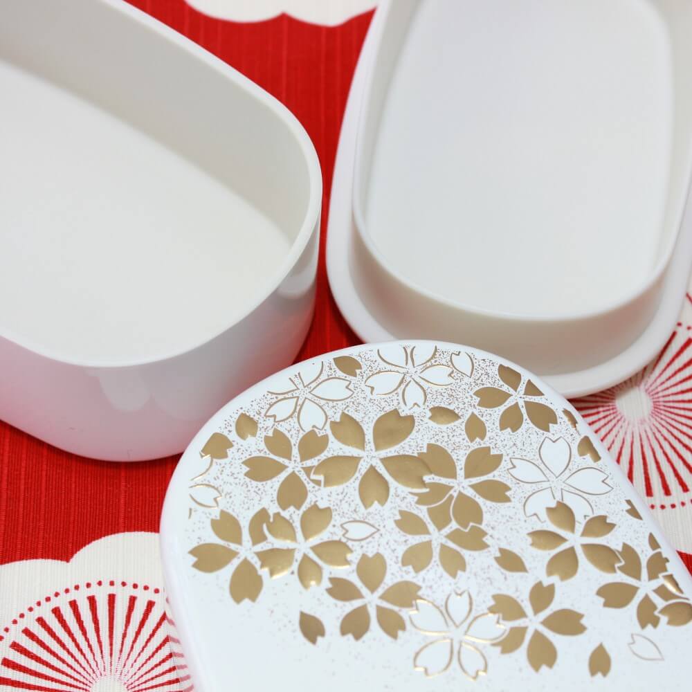 close up showing inside layers and lid hanamaru oval bento box