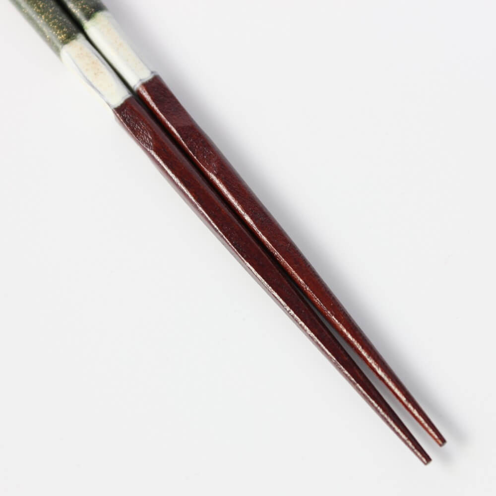 close up of the tips of the 23cm blue yuushin chopsticks