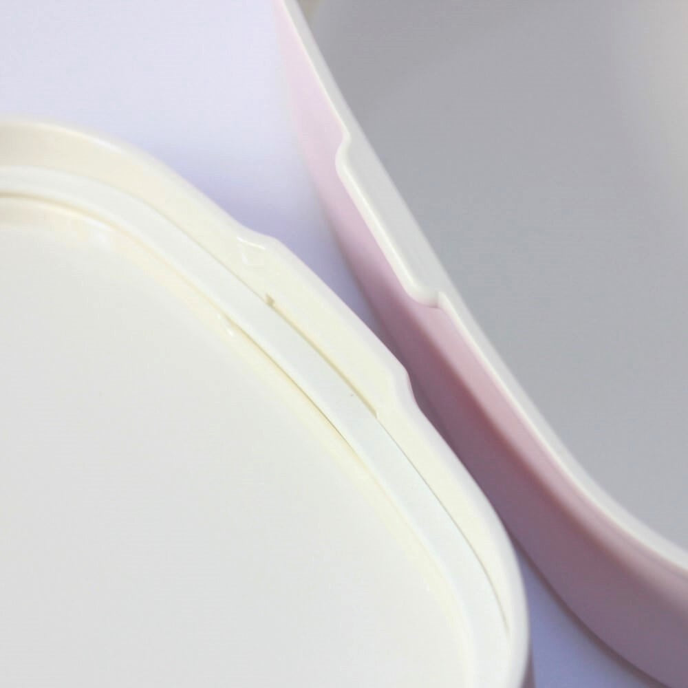 close up underside lid latches one touch pink bento box
