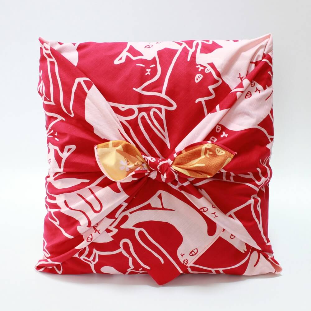 cushion wrapped 105cm cat puzzle furoshiki red side