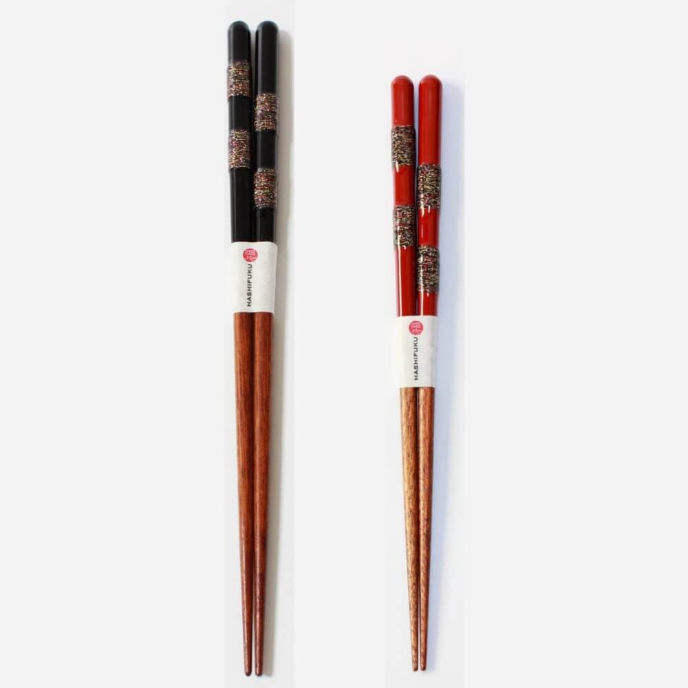 hananoito chopsticks black red side by side