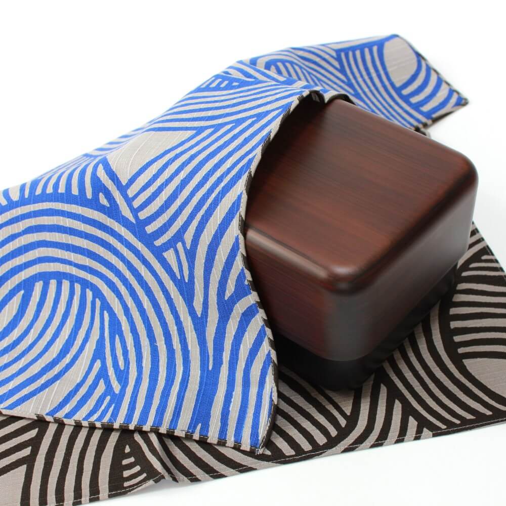 knot furoshiki covering benkei bento box