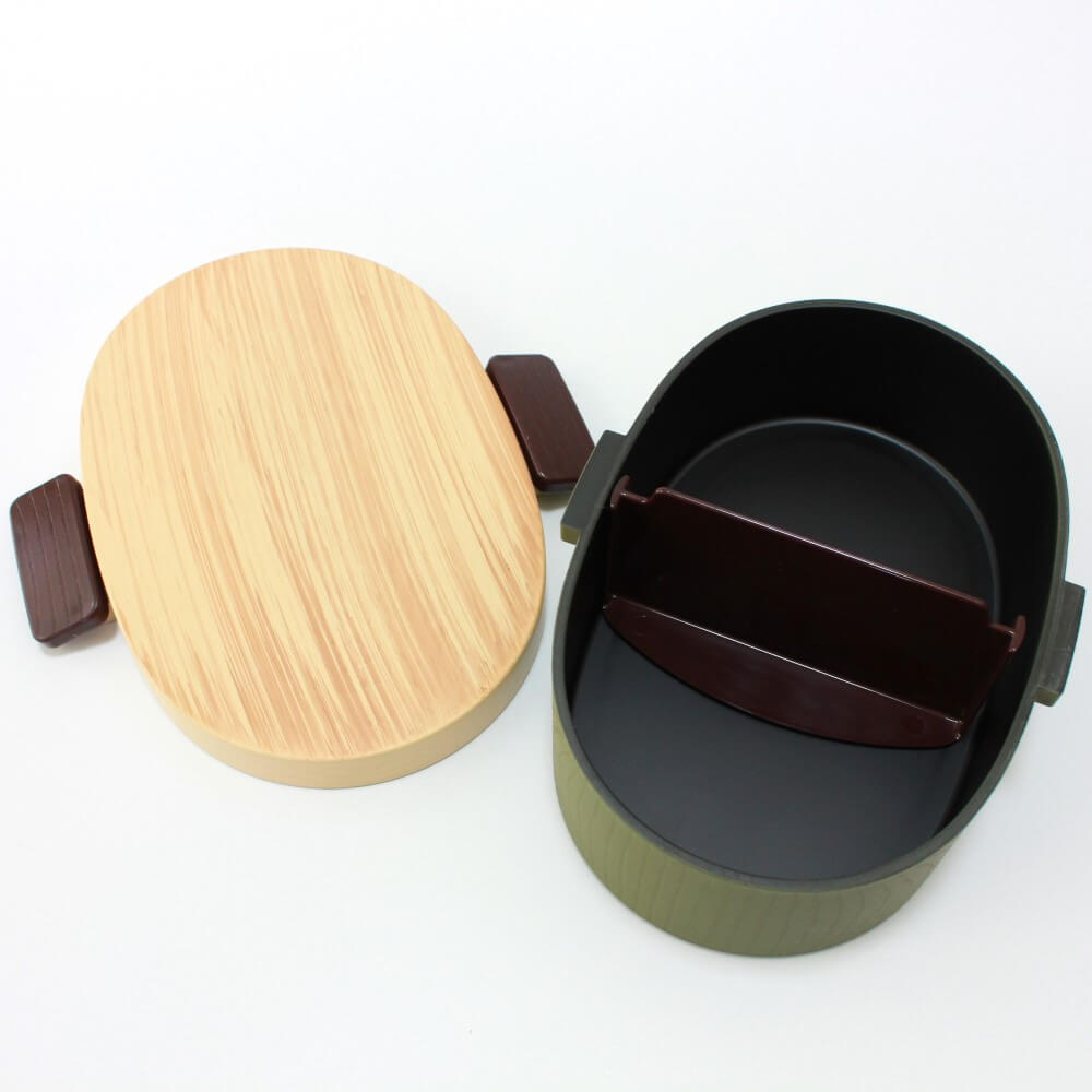 lid sat next to bento box body with internal divider