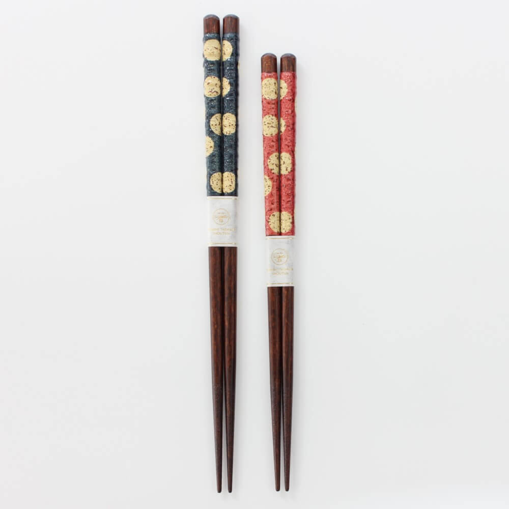 mizutama blue and red chopsticks side by side