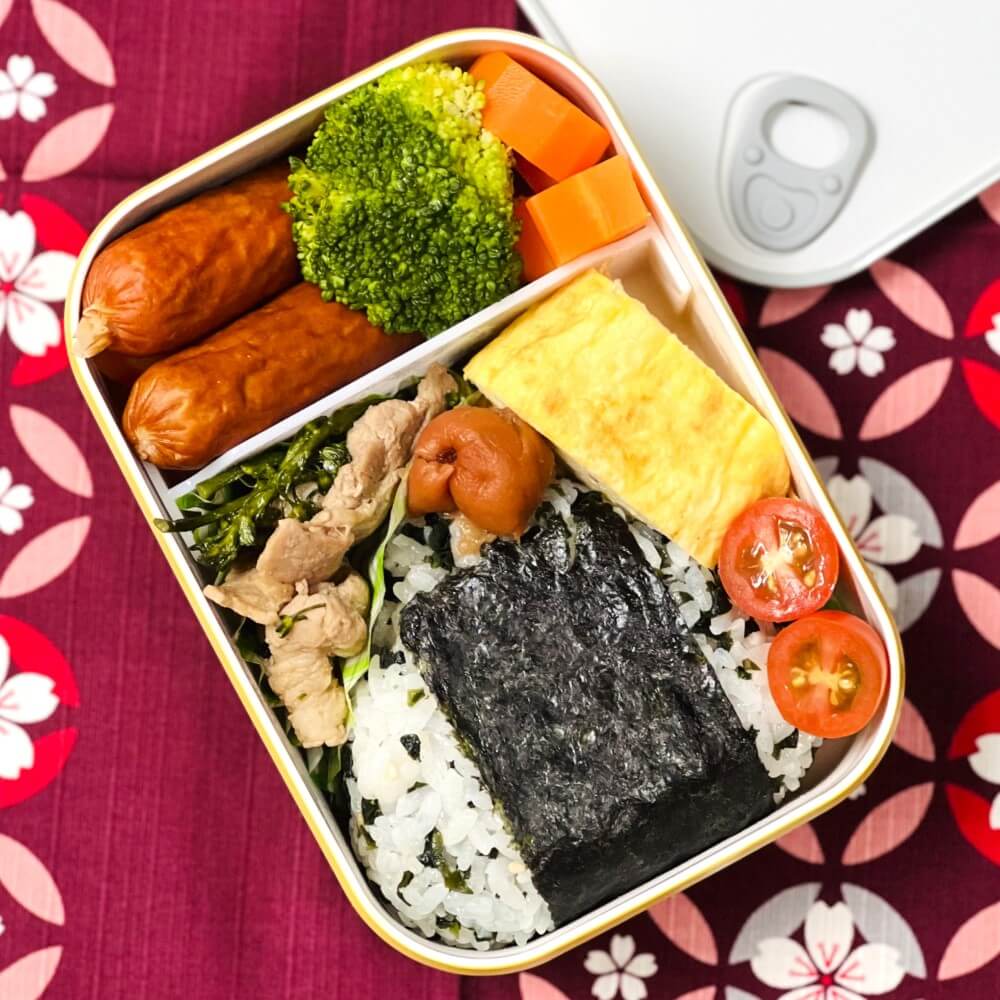 overhead shot onigiri bento eatcan bento box