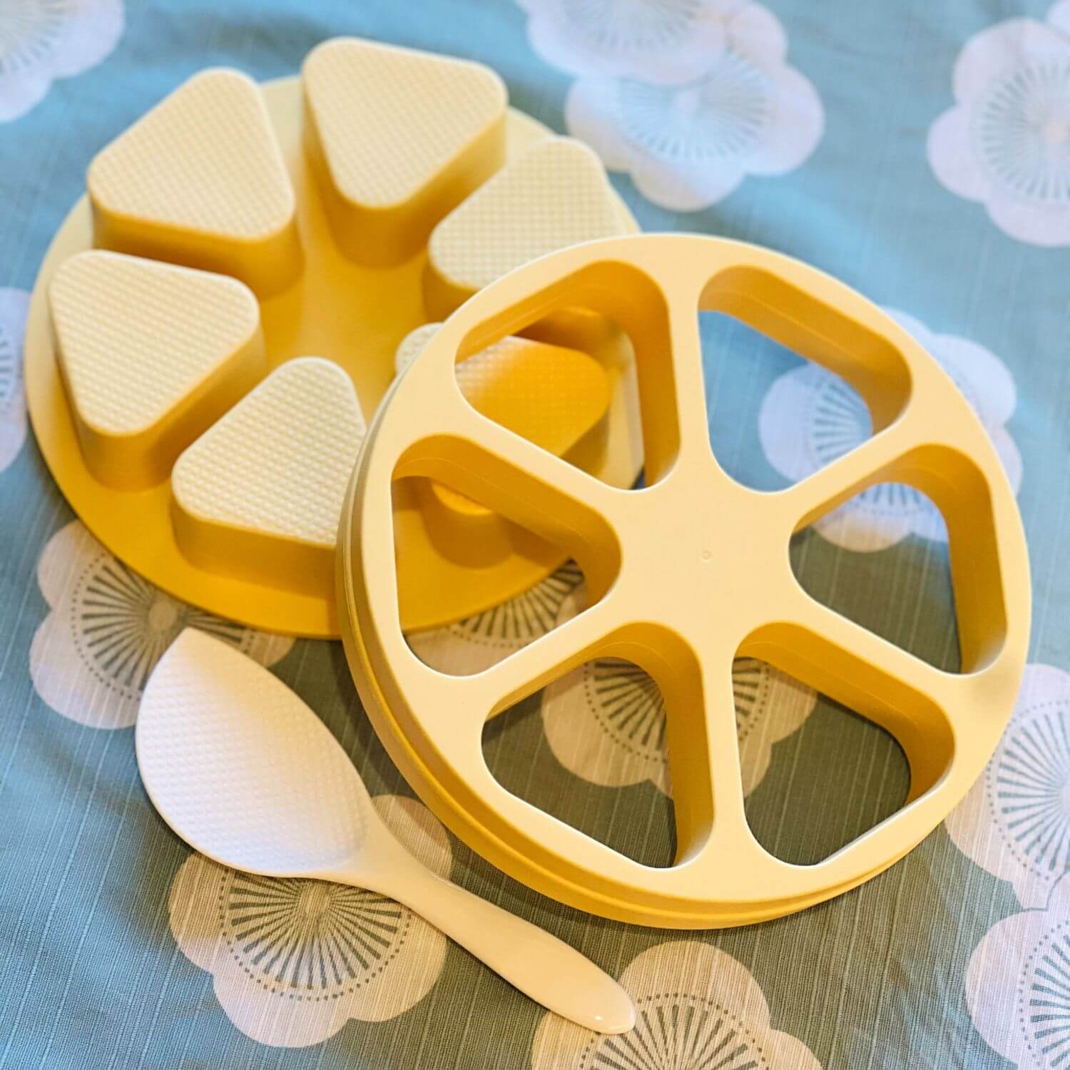 parts included in the pop up onigiri maker