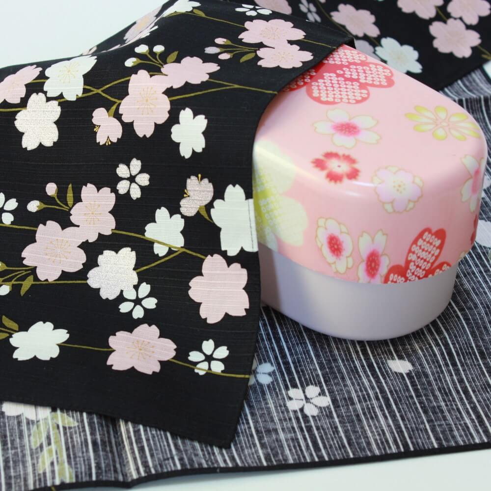shidare yoru sakura covering bento box