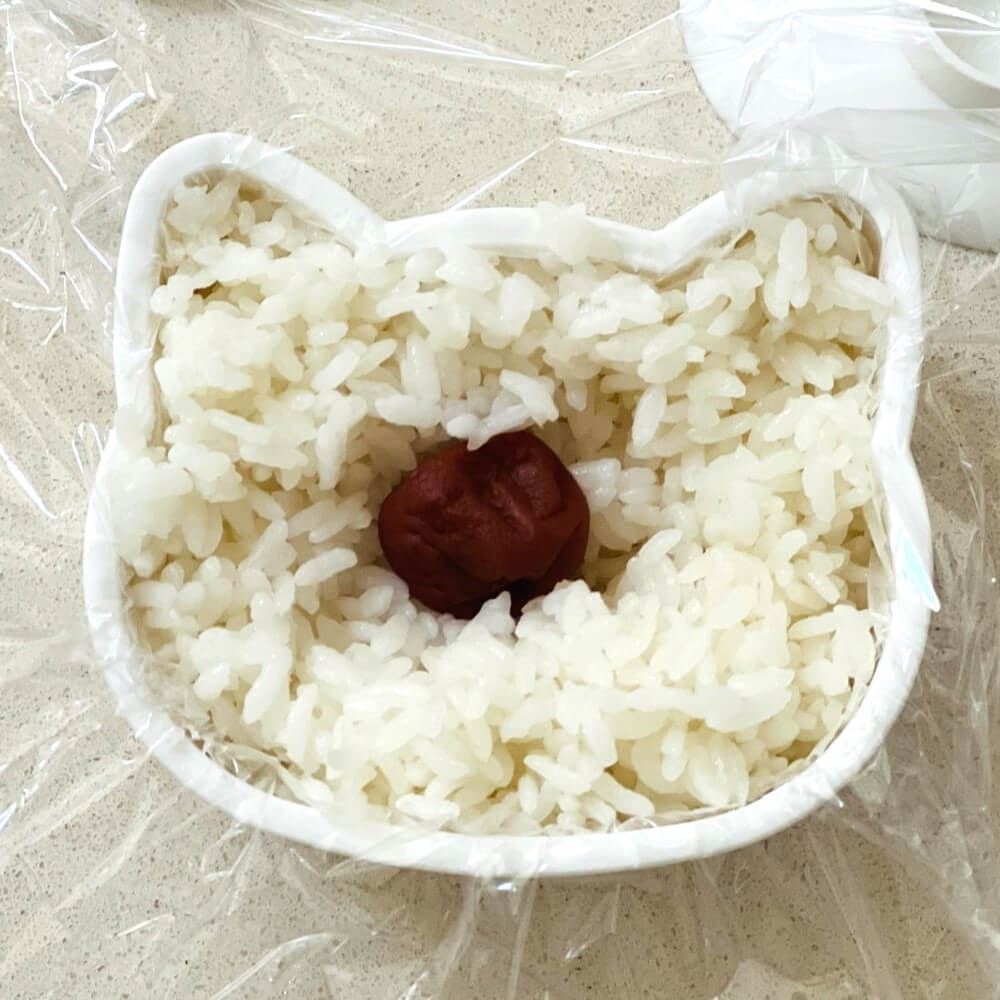 step 3 make cat onigiri