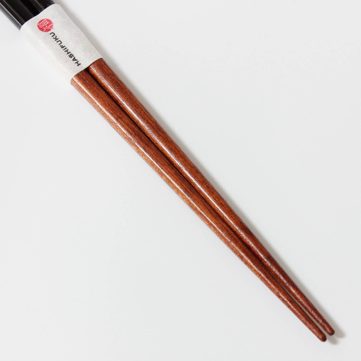 tips of hananoito chopsticks showing the surface