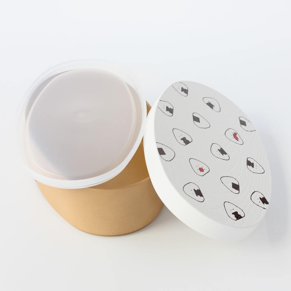 white ongiri bento lid leaning on box