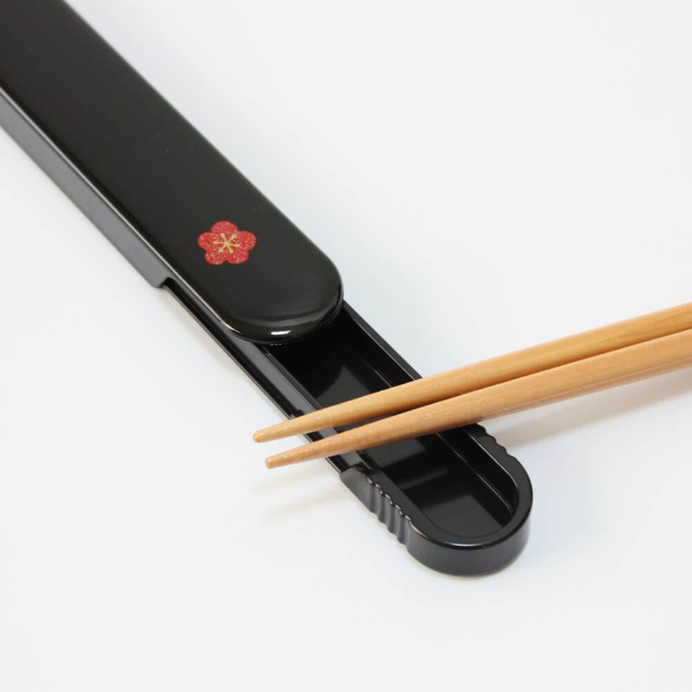 wooden chopsticks on opened black chospticks case