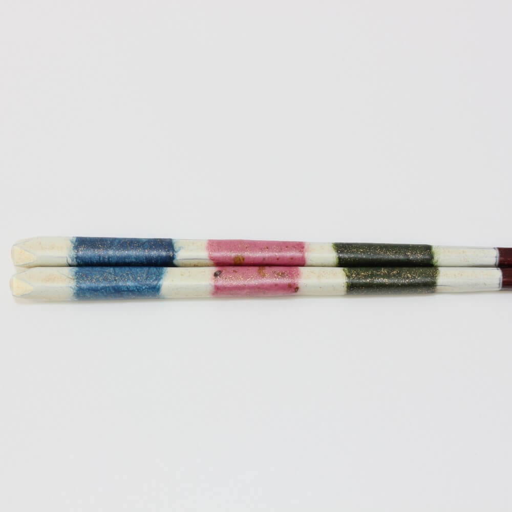 side photo of handles of yuushin blue chopsticks