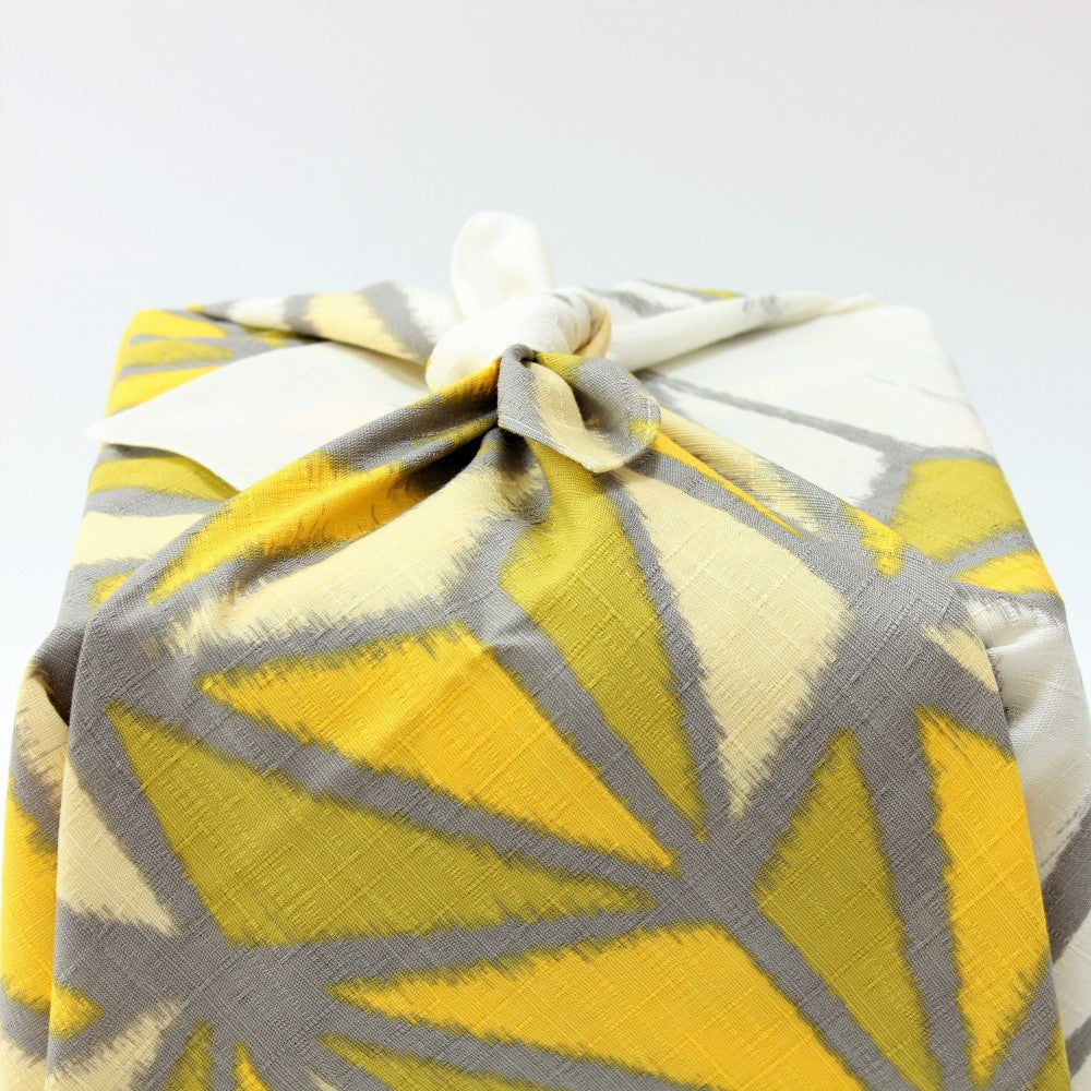 Picnic bento boxes can be wrapped with a modern girl asanoha furoshiki with a standard knot.