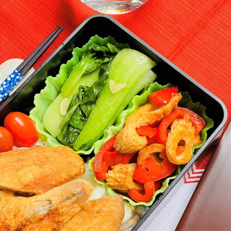 close up shot showing two rectangle divider cups