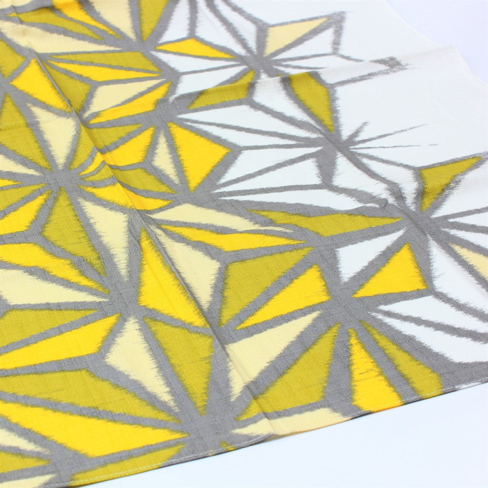 Picture of Japanese wrapping cloth (Furoshiki) from Majime Life show the traditional Japanese Asanoha pattern