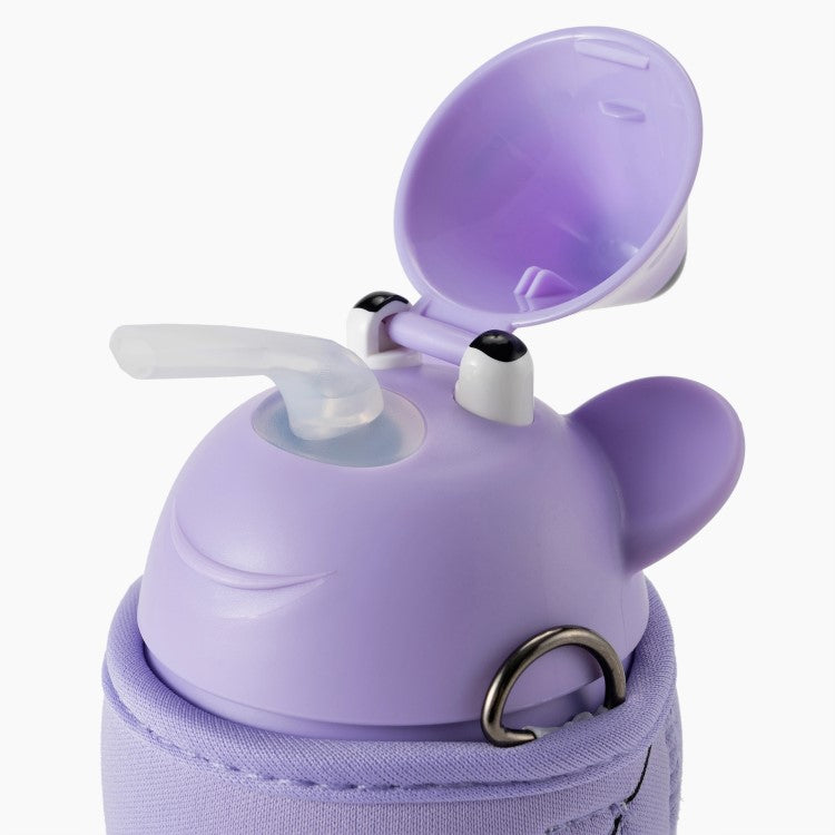 Close up show showing lid open and showing straw exposed