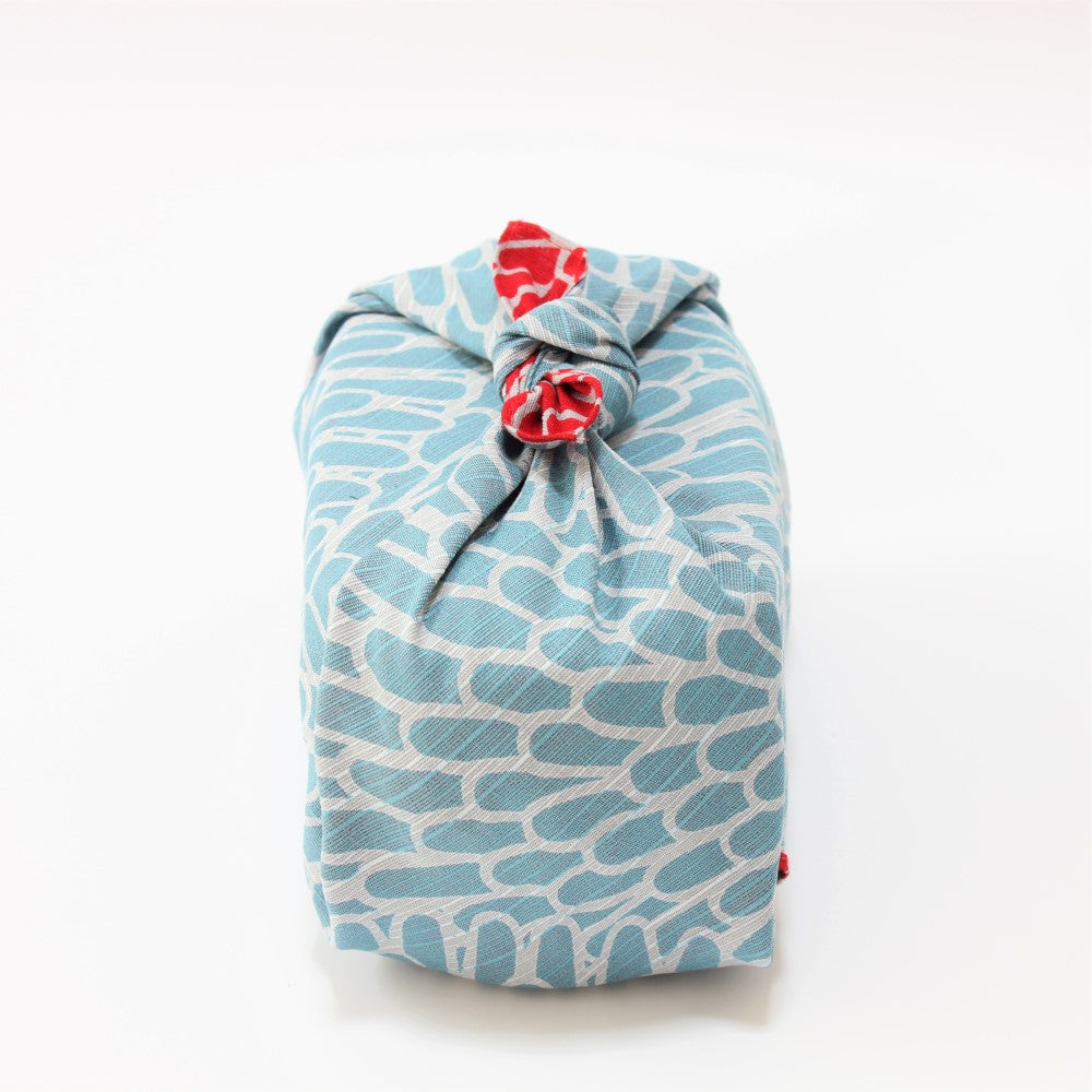 Red colour in the knot provides a great contrast from this Japanese wrapping cloth.