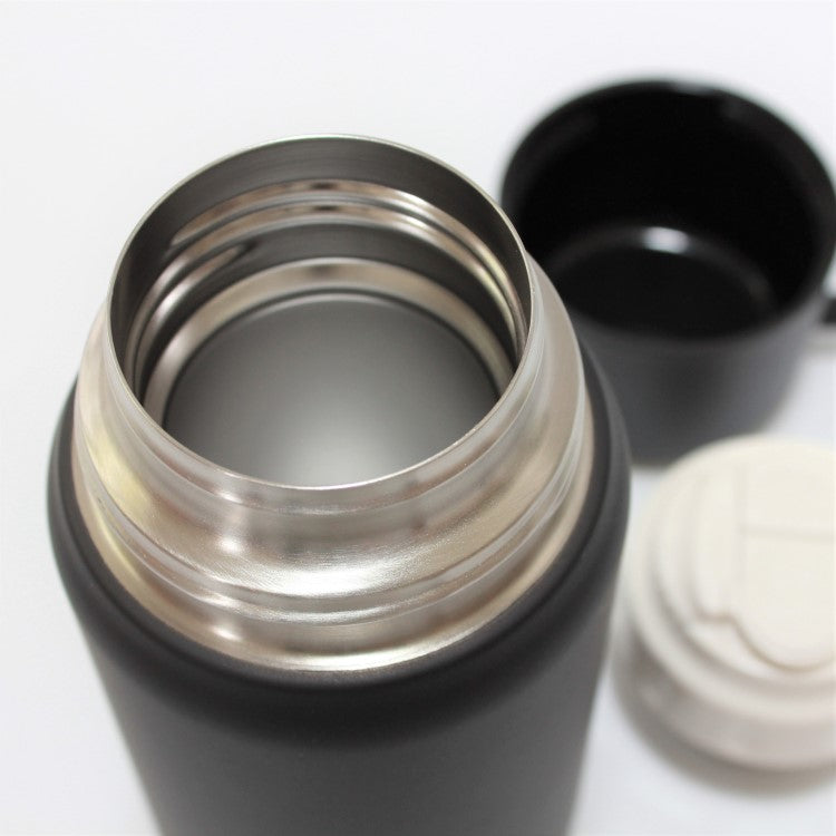 Close up shot showing the mouth of this insulated drink bottle