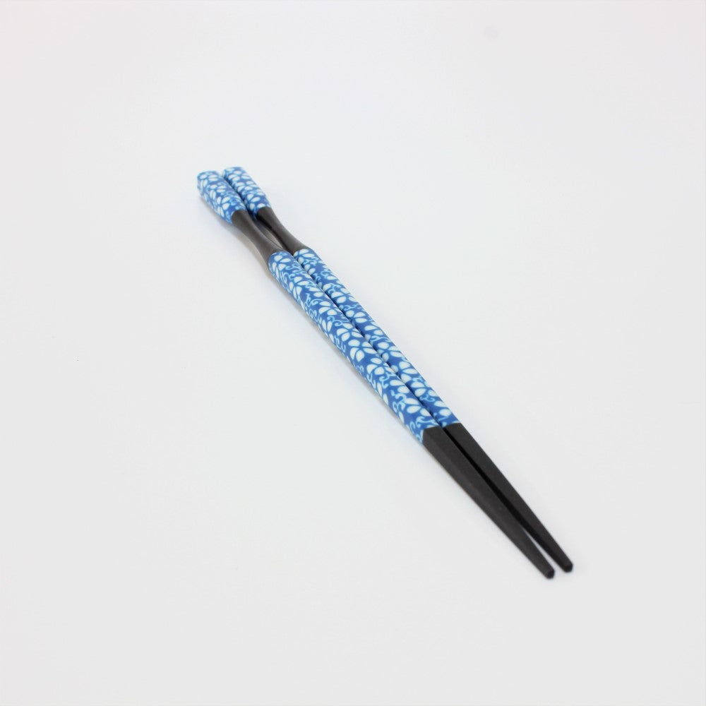 Majime Life Ohashi Collection Chopsticks Hana Karakusa top view image showing curved neck and patterns