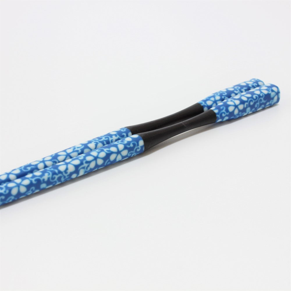 Majime Life Ohashi Collection Chopsticks Hana Karakusa close up shot of the curved neck at different angle