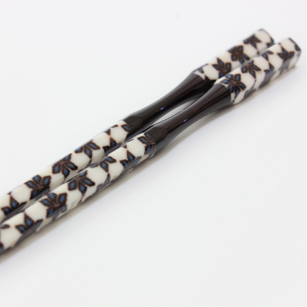 Majime Life Ohashi Collection Chopsticks Yukihana closer shot of the curved necks. made in Japan elegant chopsticks