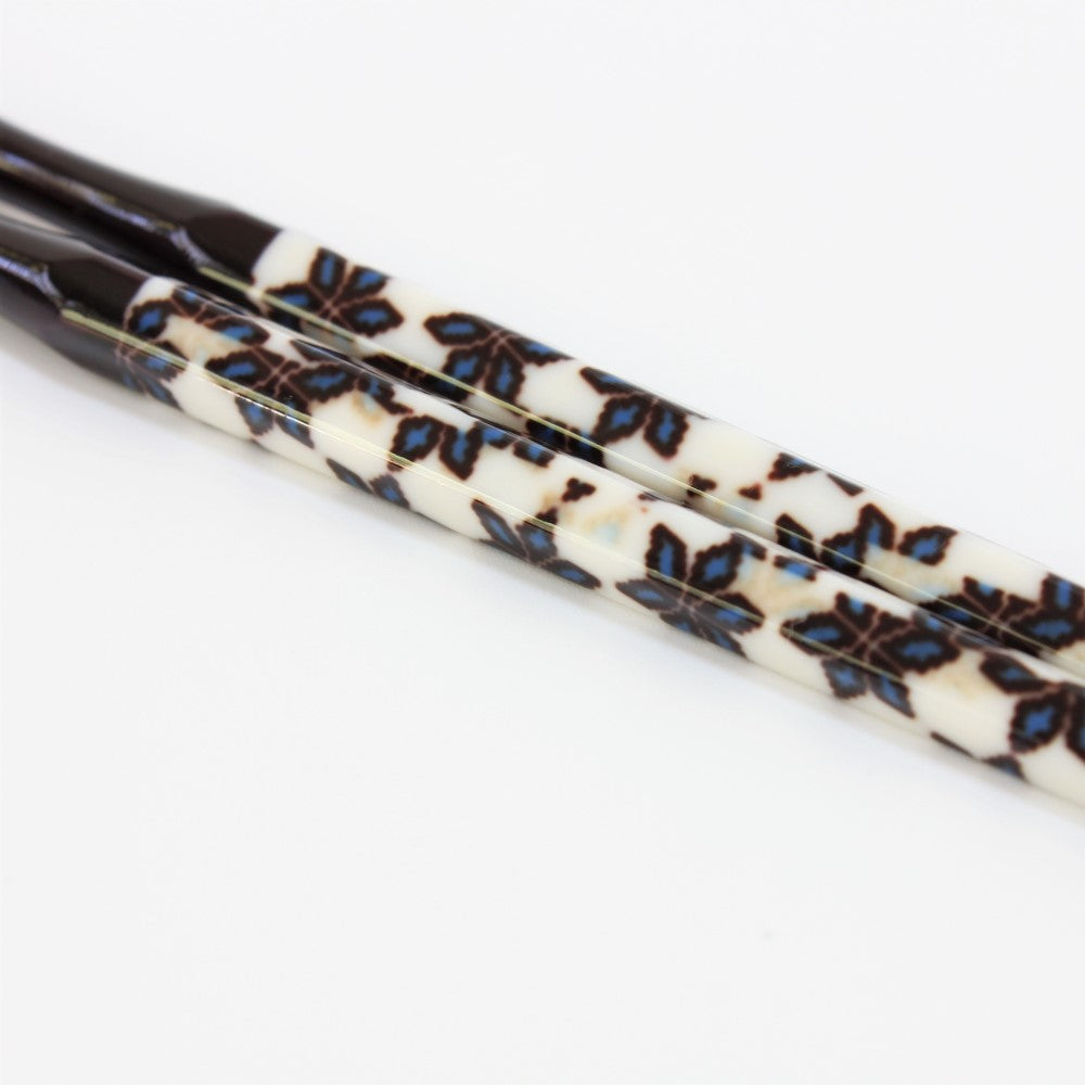Majime Life Ohashi Collection Chopsticks Yukihana close up show showing the pattern on the japanese chopsticks
