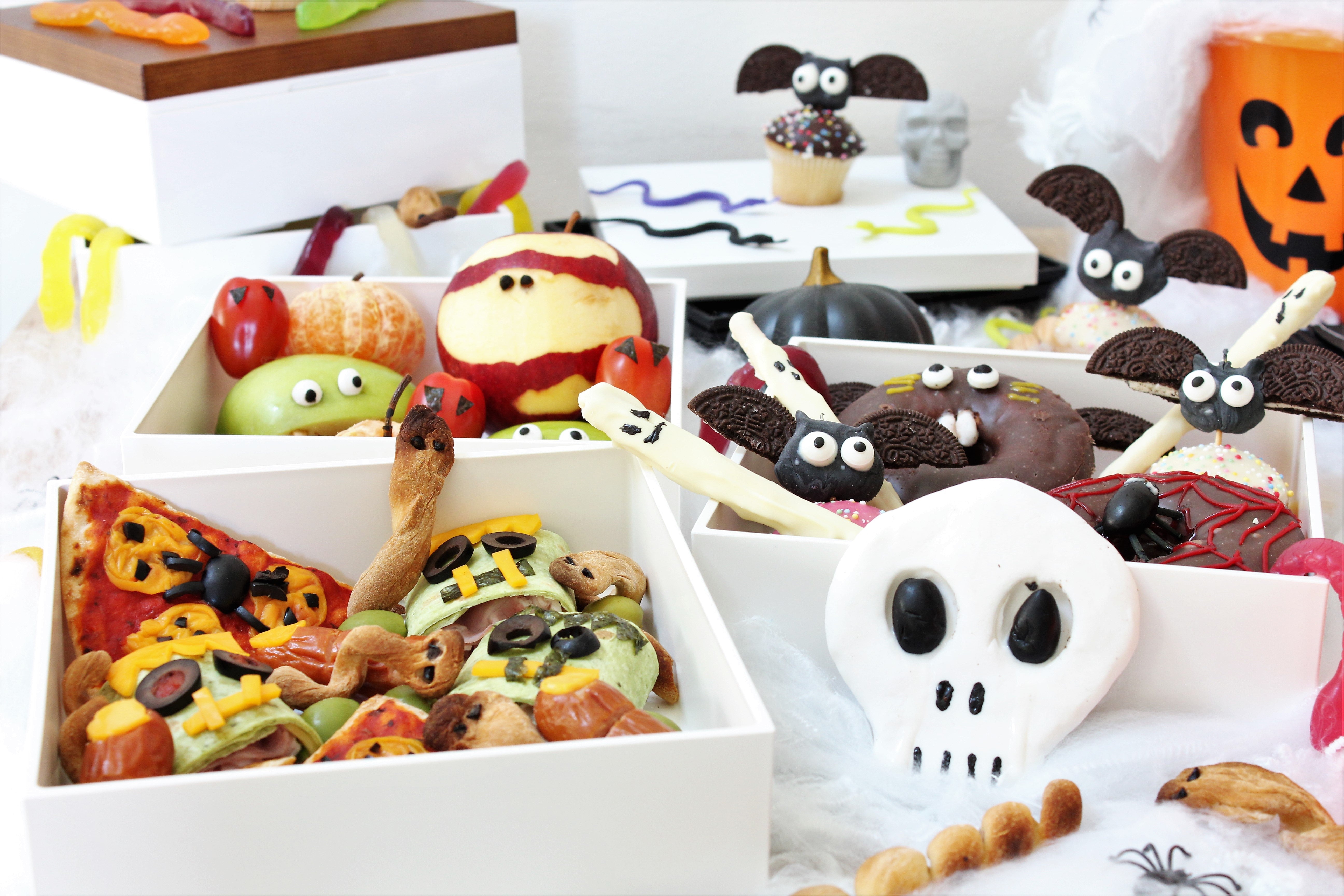 Majime Life Halloween food treats ideas for picnic bento boxes. Stackable bento box. 