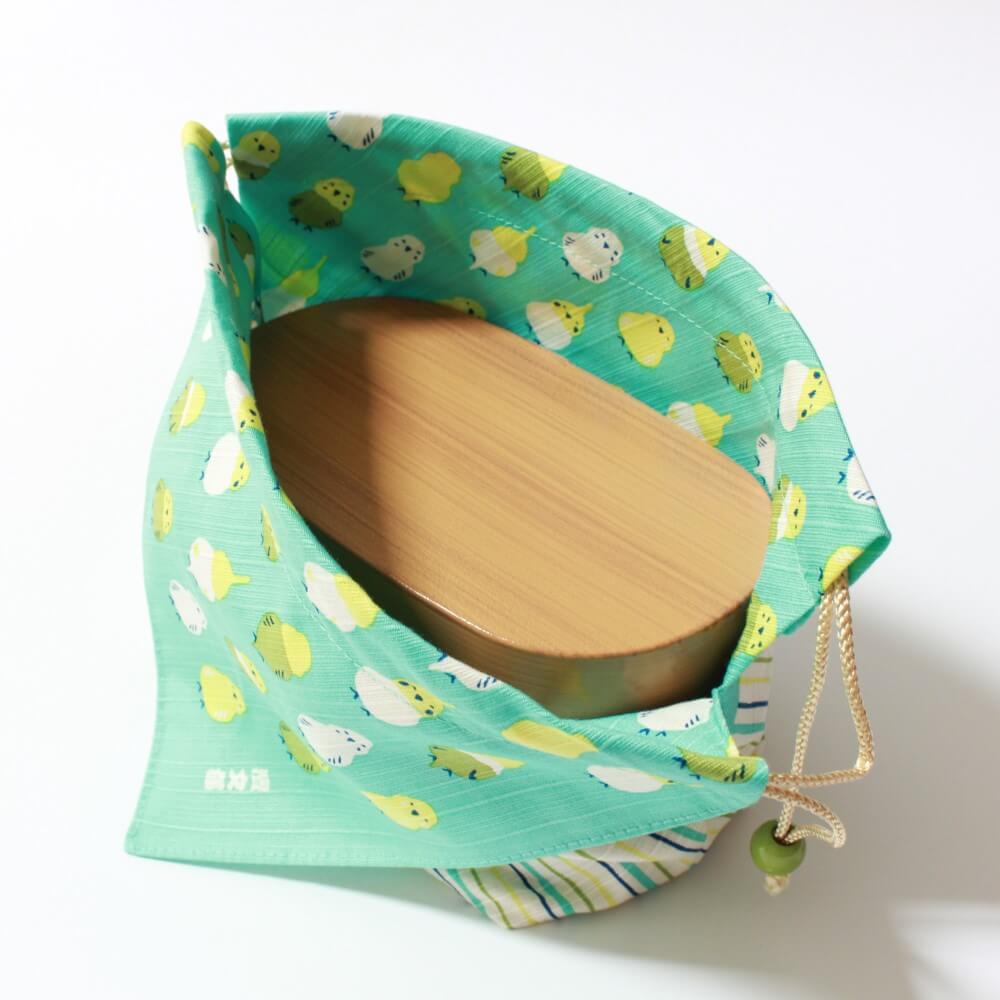 bento box inside the parakeets bento lunch bag from hama monyo
