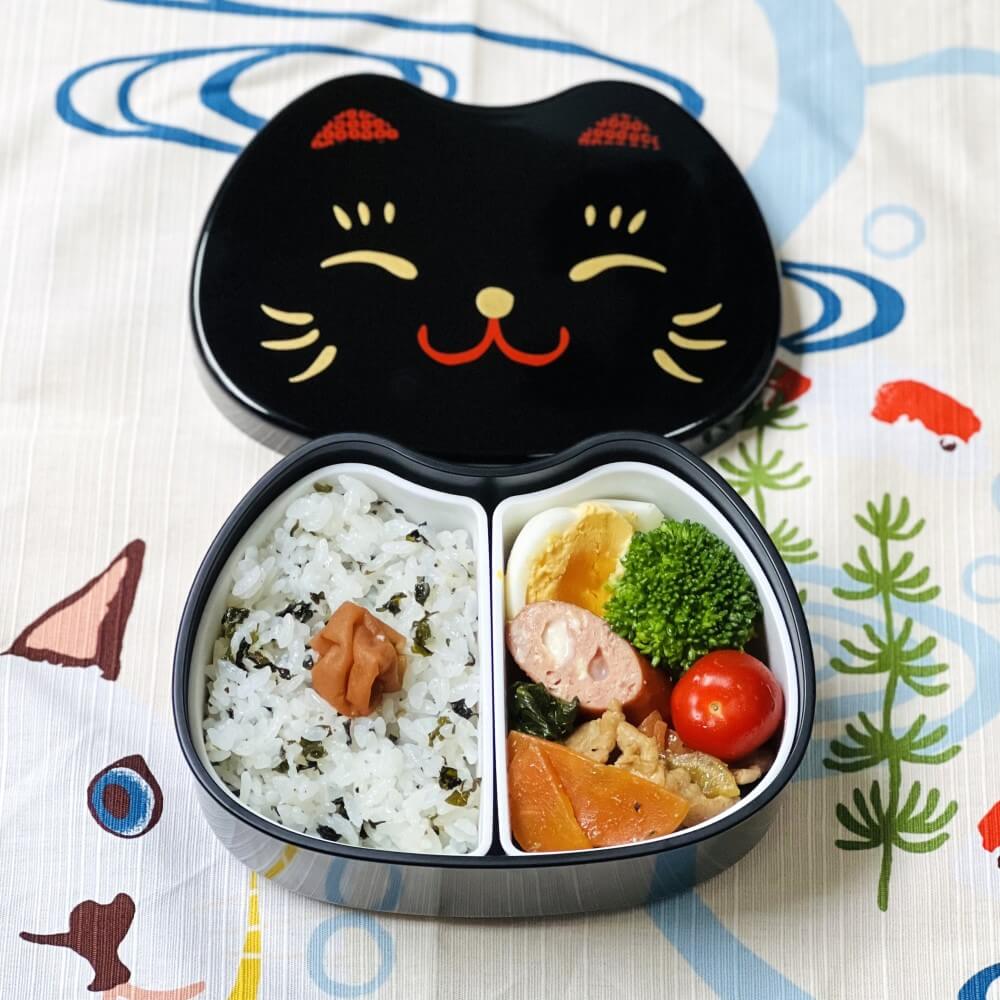 bento in maneki cat black bento box