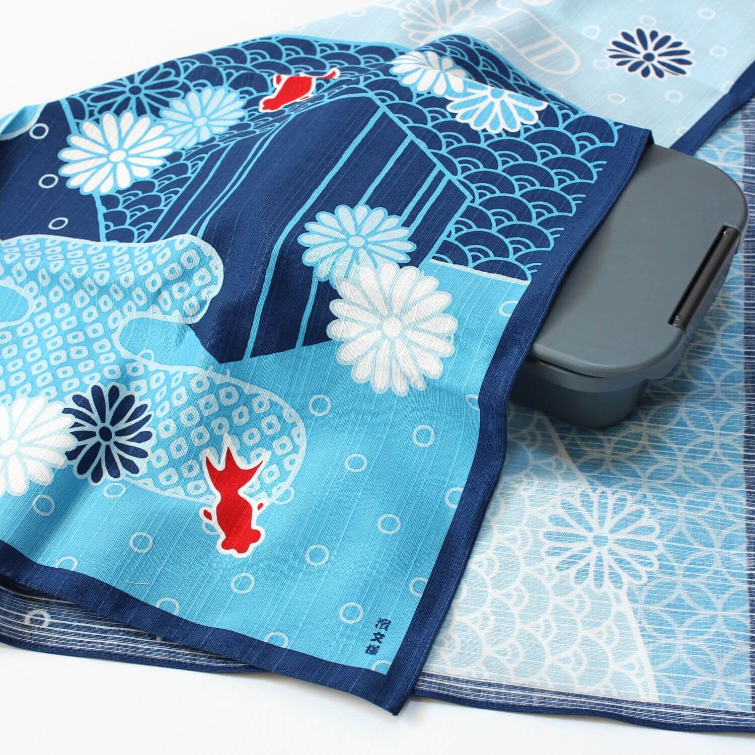 Hamamonyo Chrysanthemum and Goldfish Furoshiki Wrapping Cloth 70cm