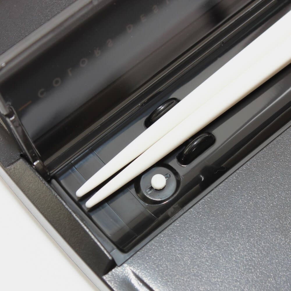 close up of the white chopsticks tip on the lid of modern plus bento box