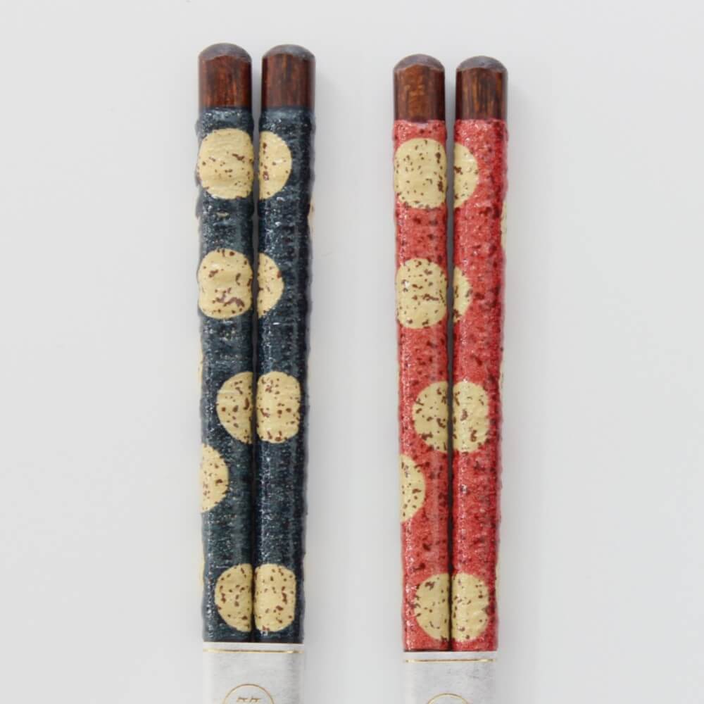 close up of the handles of mizutama chopsticks showing rough surface