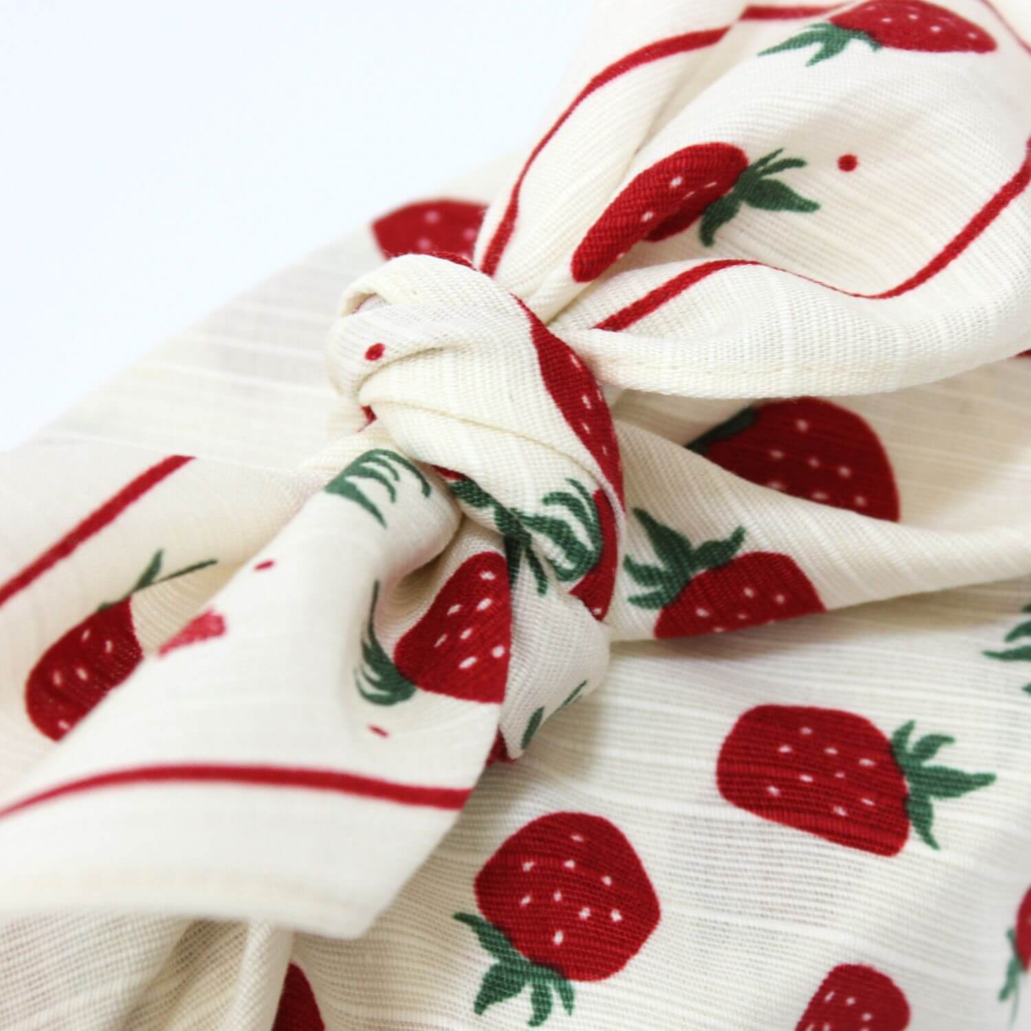 Hamamonyo Mizutama Strawberries Furoshiki Wrapping Cloth 50cm