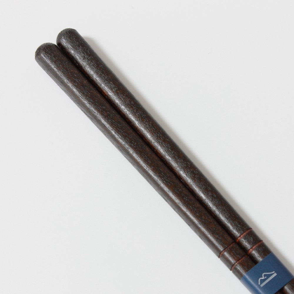 close up kurabi black chopsticks