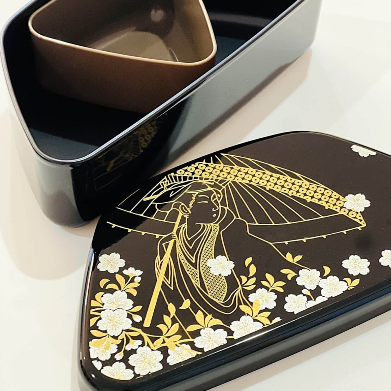 Fuji Onigiri 1 Tier Bento Box | 460ml capacity | Gold Print Lid
