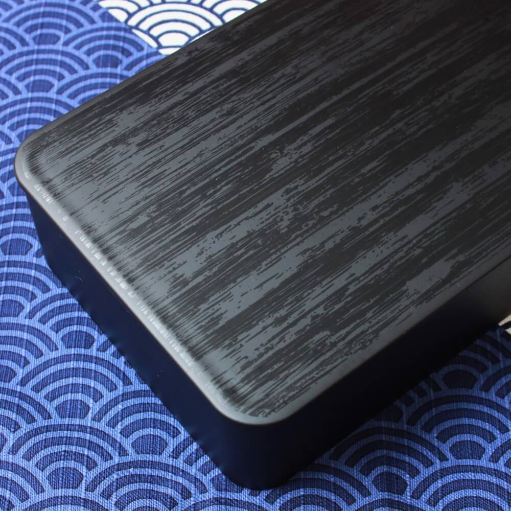 close up shot of lid charcoal black 1 tier bento box