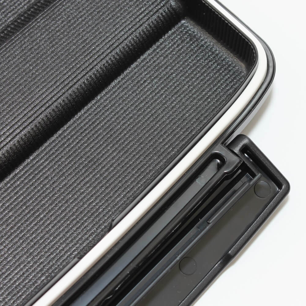 close up of the silicone seal of the lid from modern plus bento box