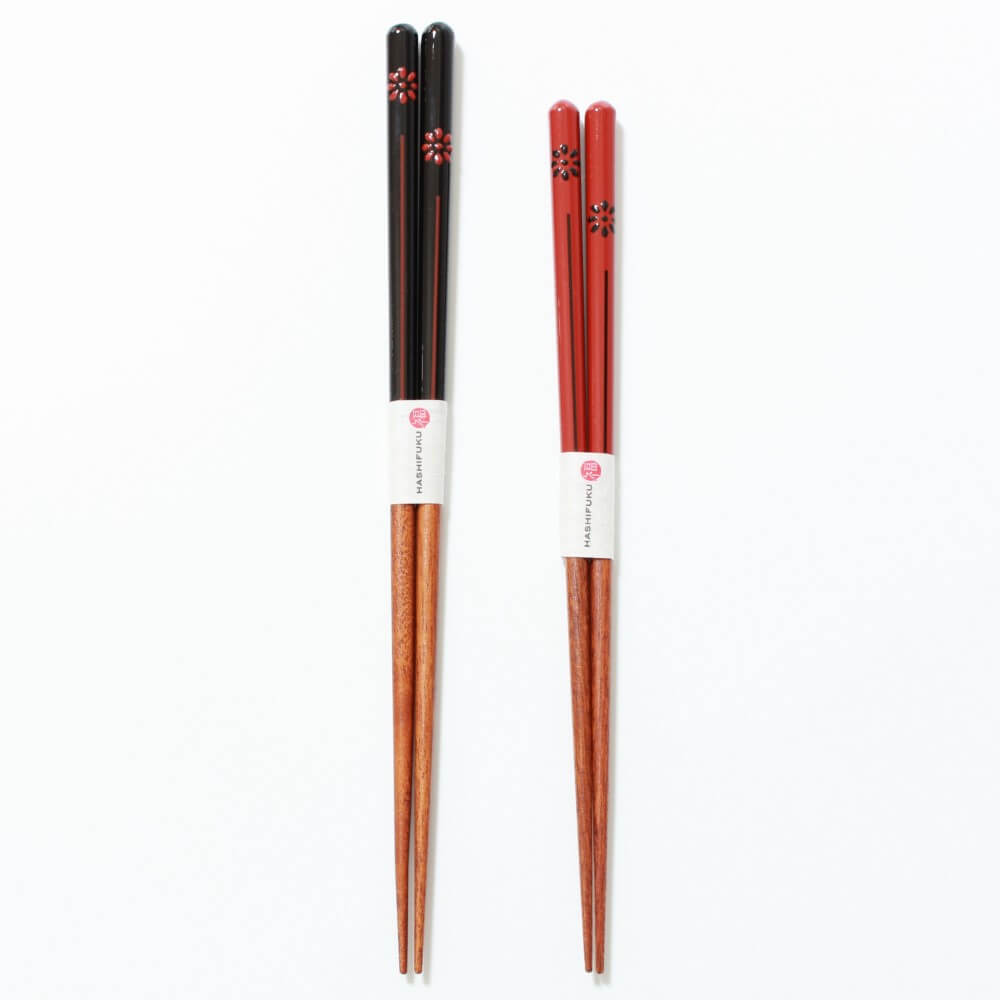 kikukomon black red chopsticks side by side