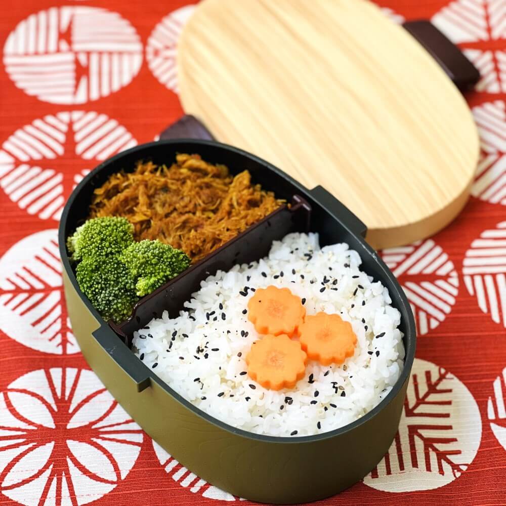 hinoki green bento box with food