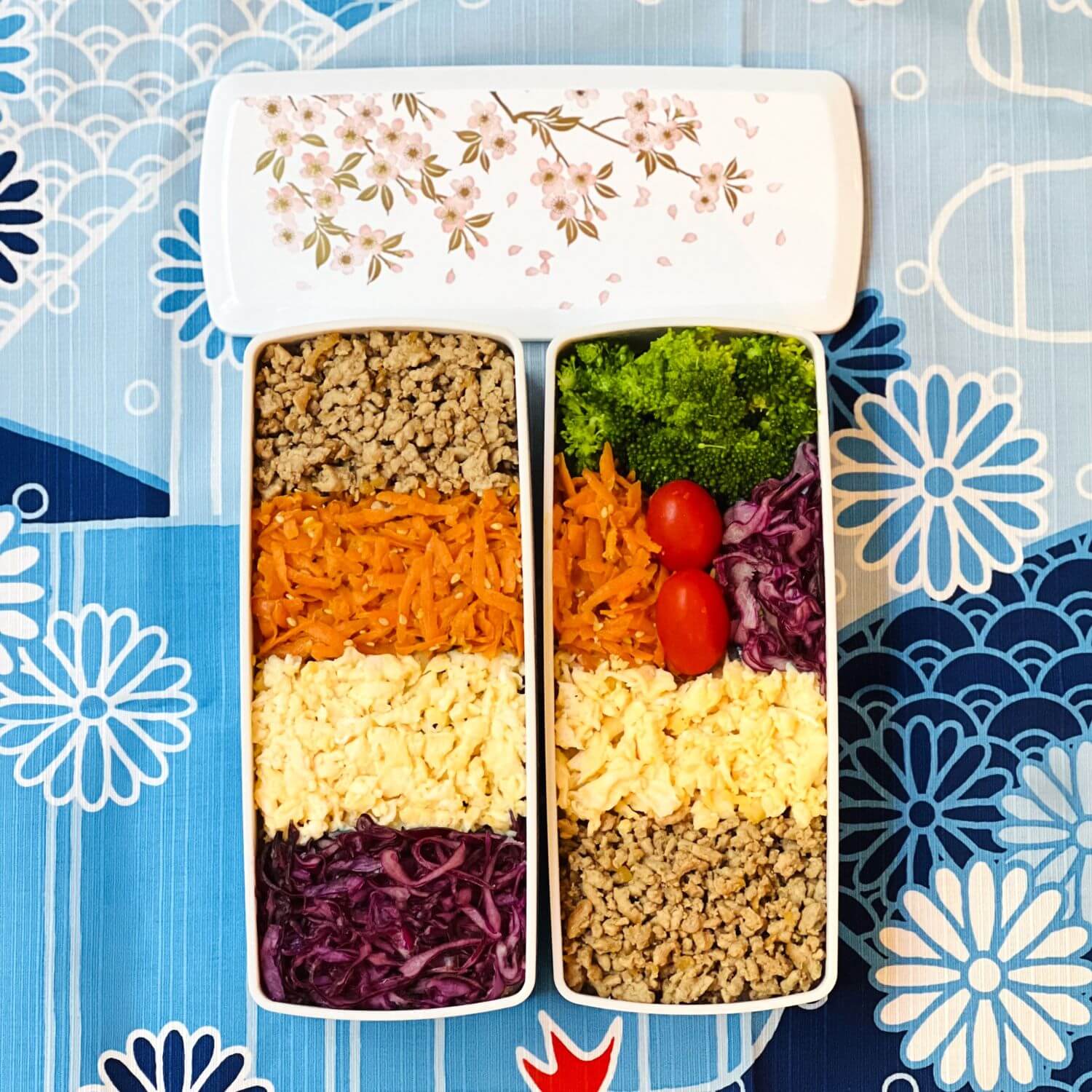 soboro 4 coloured bento in sakura white and pink bento box