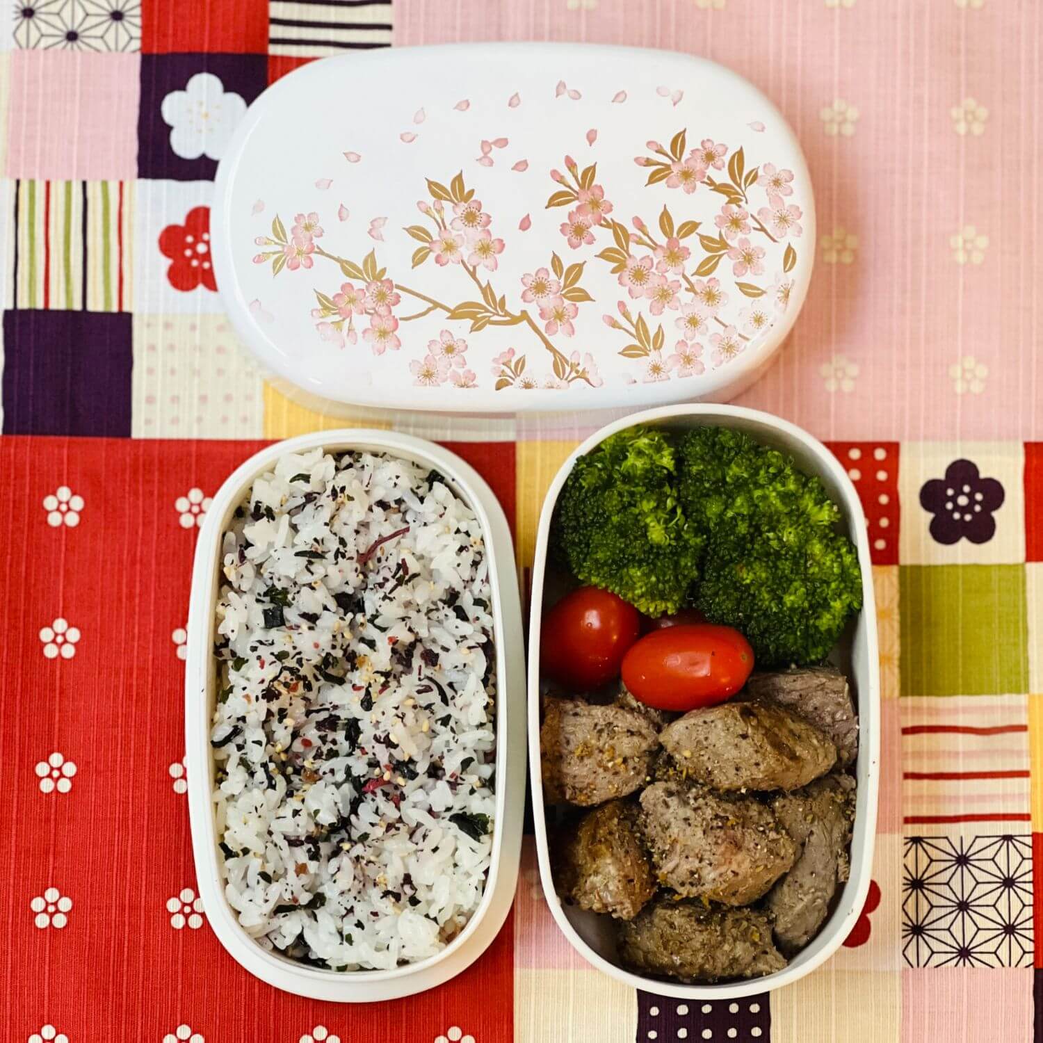 Sakura White and Pink Oval 2 Tier Bento Box