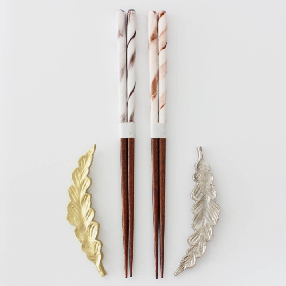 rukkora chopsticks paid and rests side by side